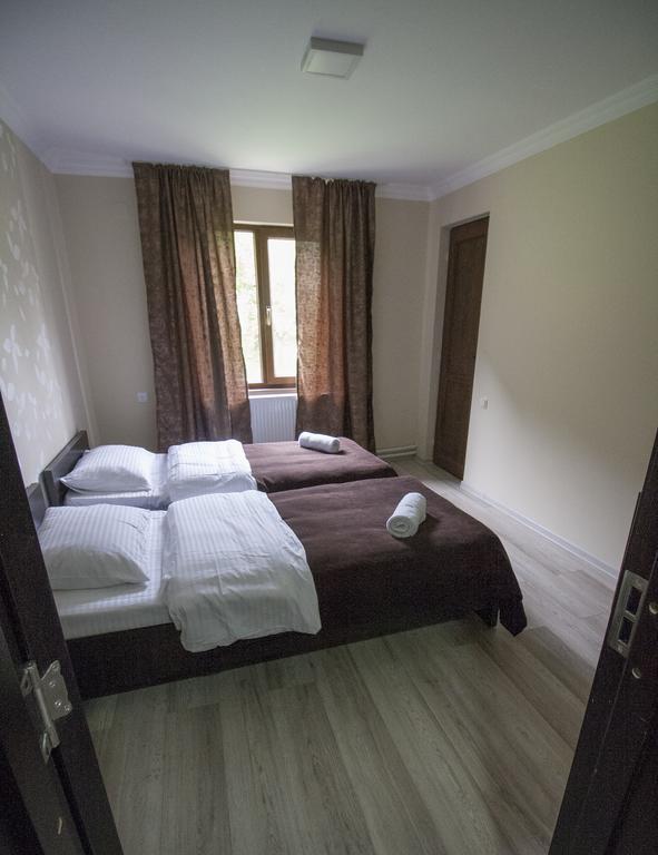 Roza'S Guest House Mestia Exterior foto